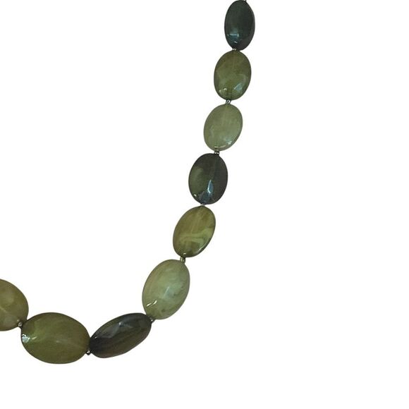 Green Beaded Necklace - Picture 4 of 4